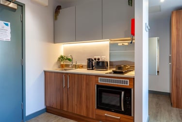 1 bed studio, 40-41 High Street, Englefield Green, Egham, TW209DP - Image 4